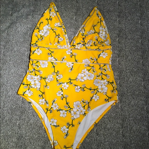 Cupshe Other - CUPSHE SWIMSUIT SIZE LARGE ONLY WORN ONCE. 🔥$35🛳